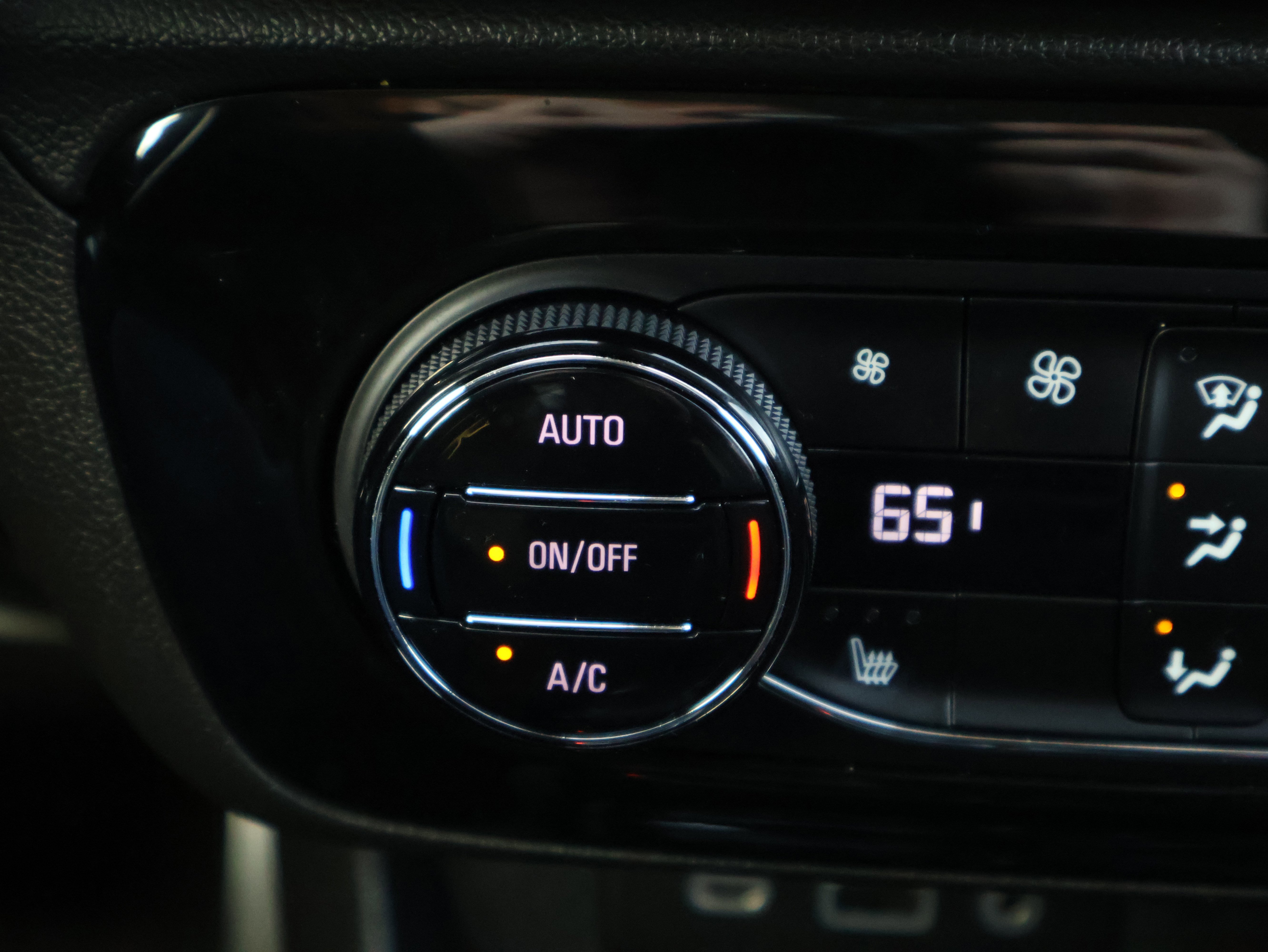 Used 2022 Buick Encore GX Essence w/ Advanced Technology Package image 26