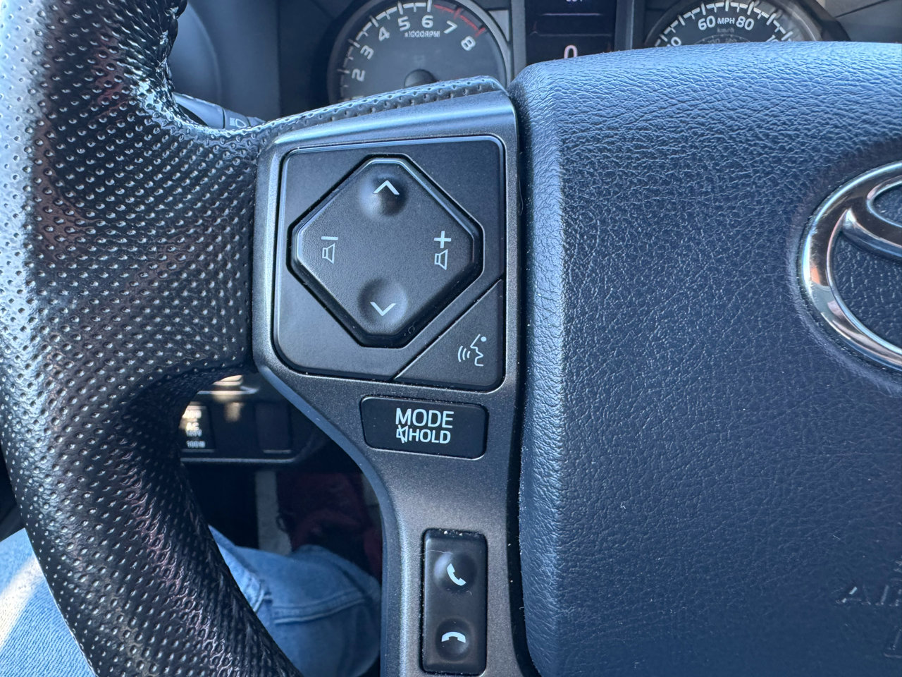 Used 2016 Toyota Tacoma TRD Sport image 26