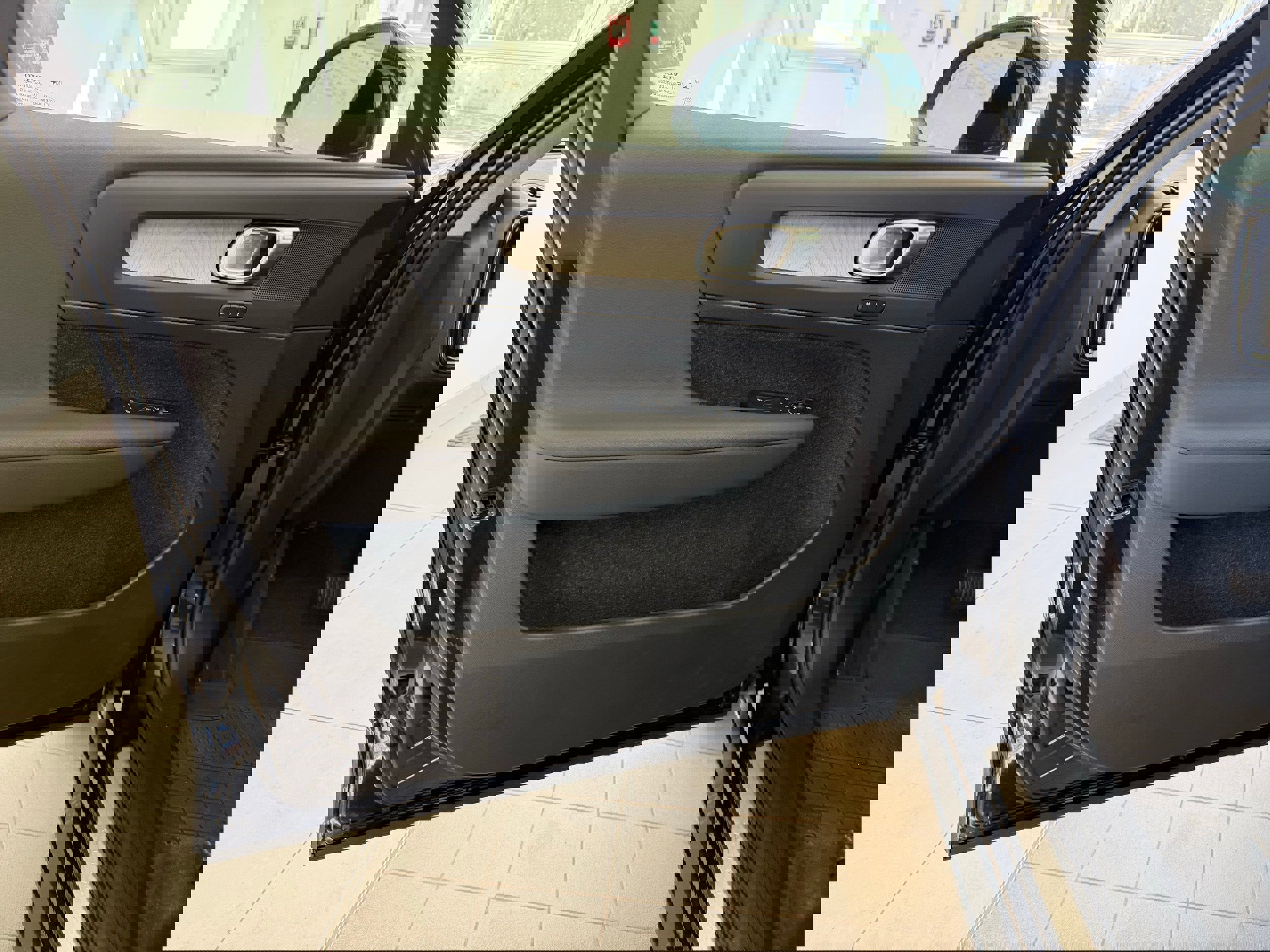 Certified 2025 Volvo XC40 B5 Plus image 17