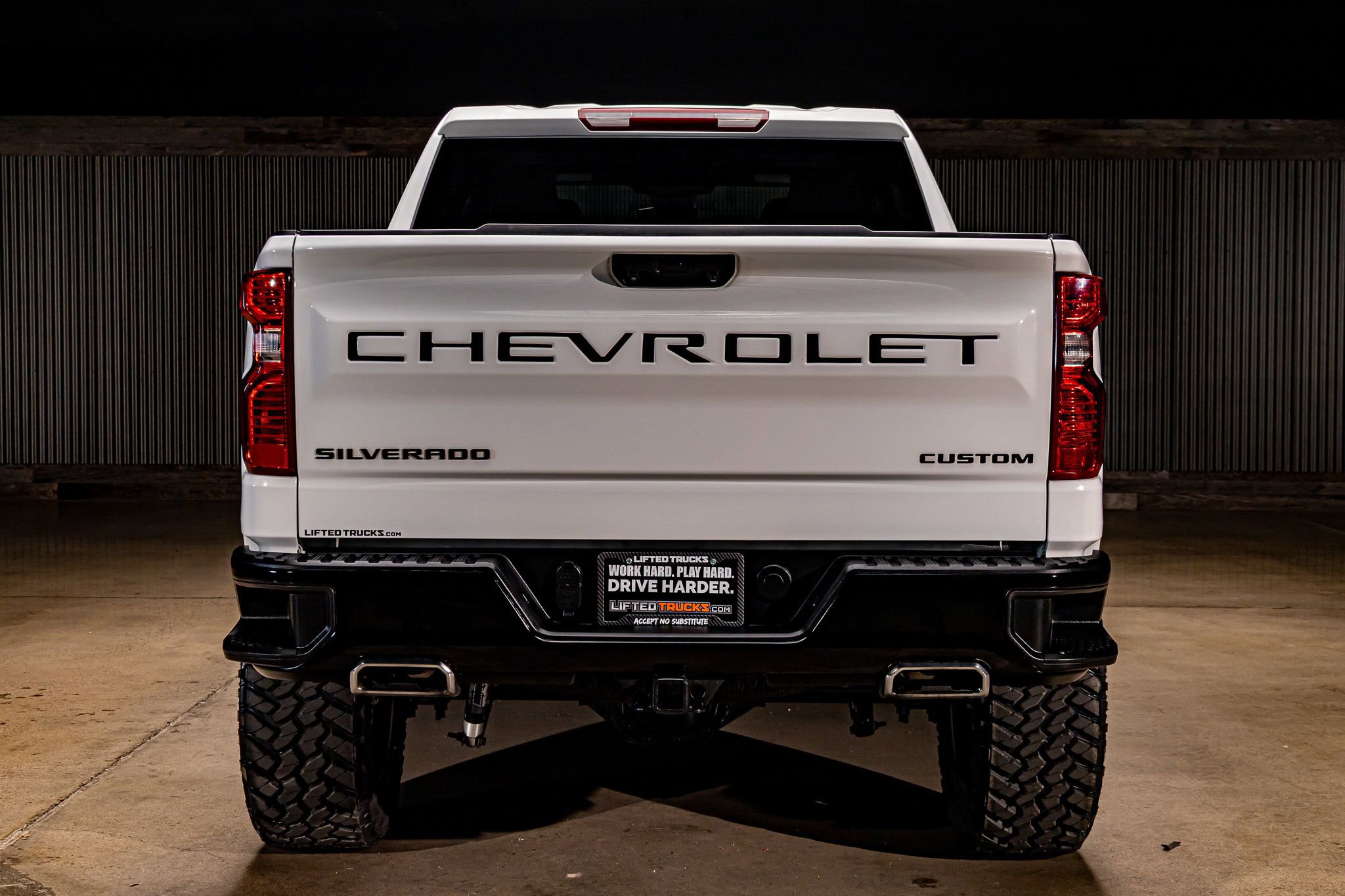 Used 2025 Chevrolet Silverado 1500 Custom Trail Boss w/ LPO, Dark Essentials Package image 8