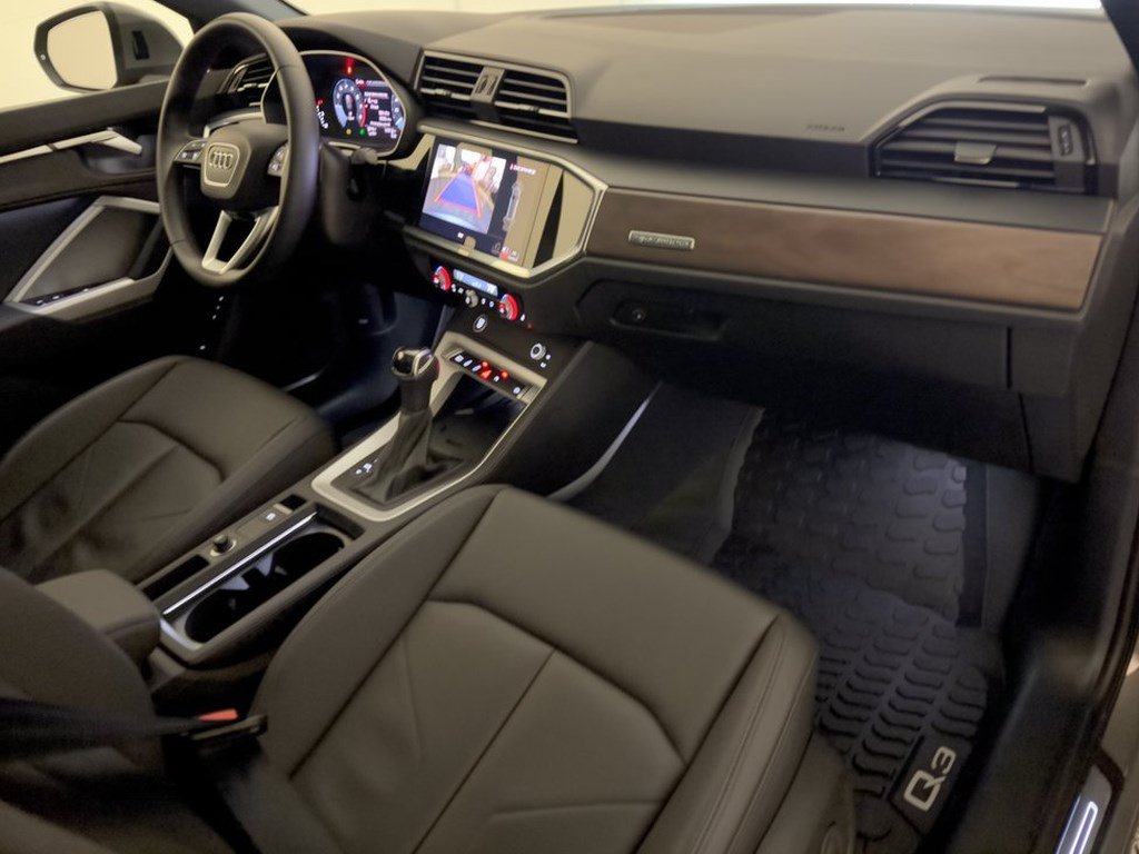Certified 2025 Audi Q3 2.0T Premium w/ Convenience Package AWD/4WD image 31