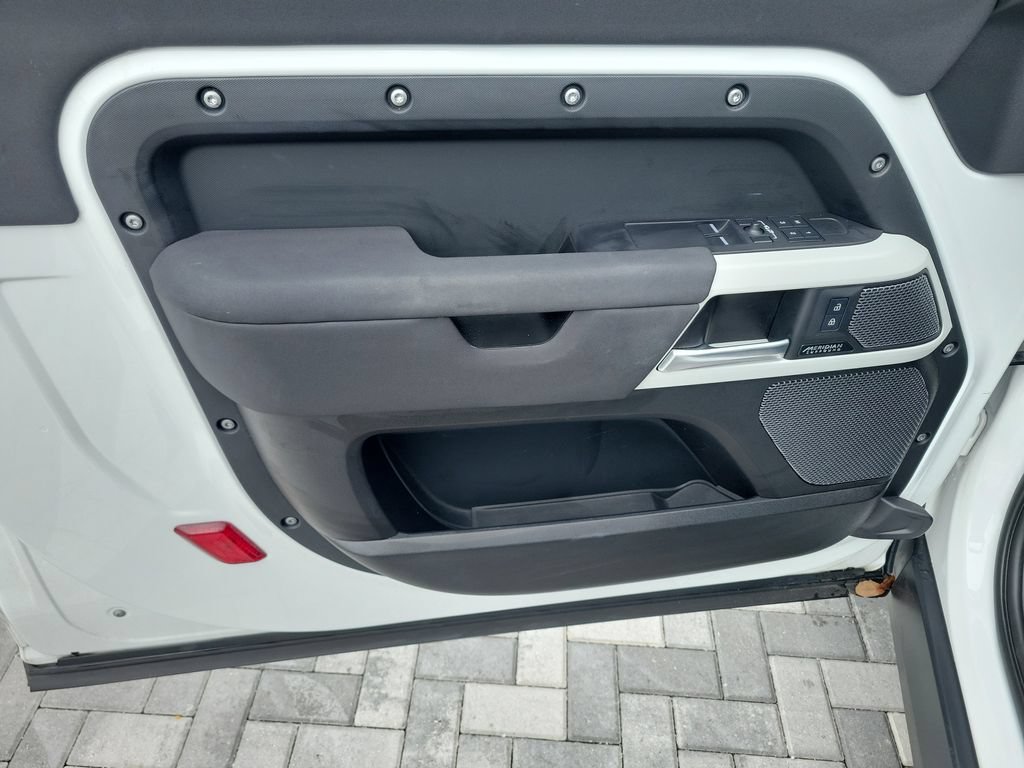Certified 2023 Land Rover Defender 90 SE AWD/4WD image 19