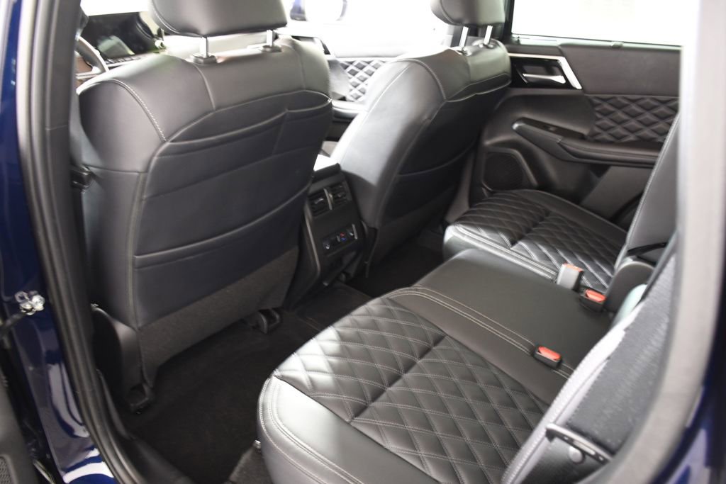 Used 2023 Mitsubishi Outlander SEL image 27