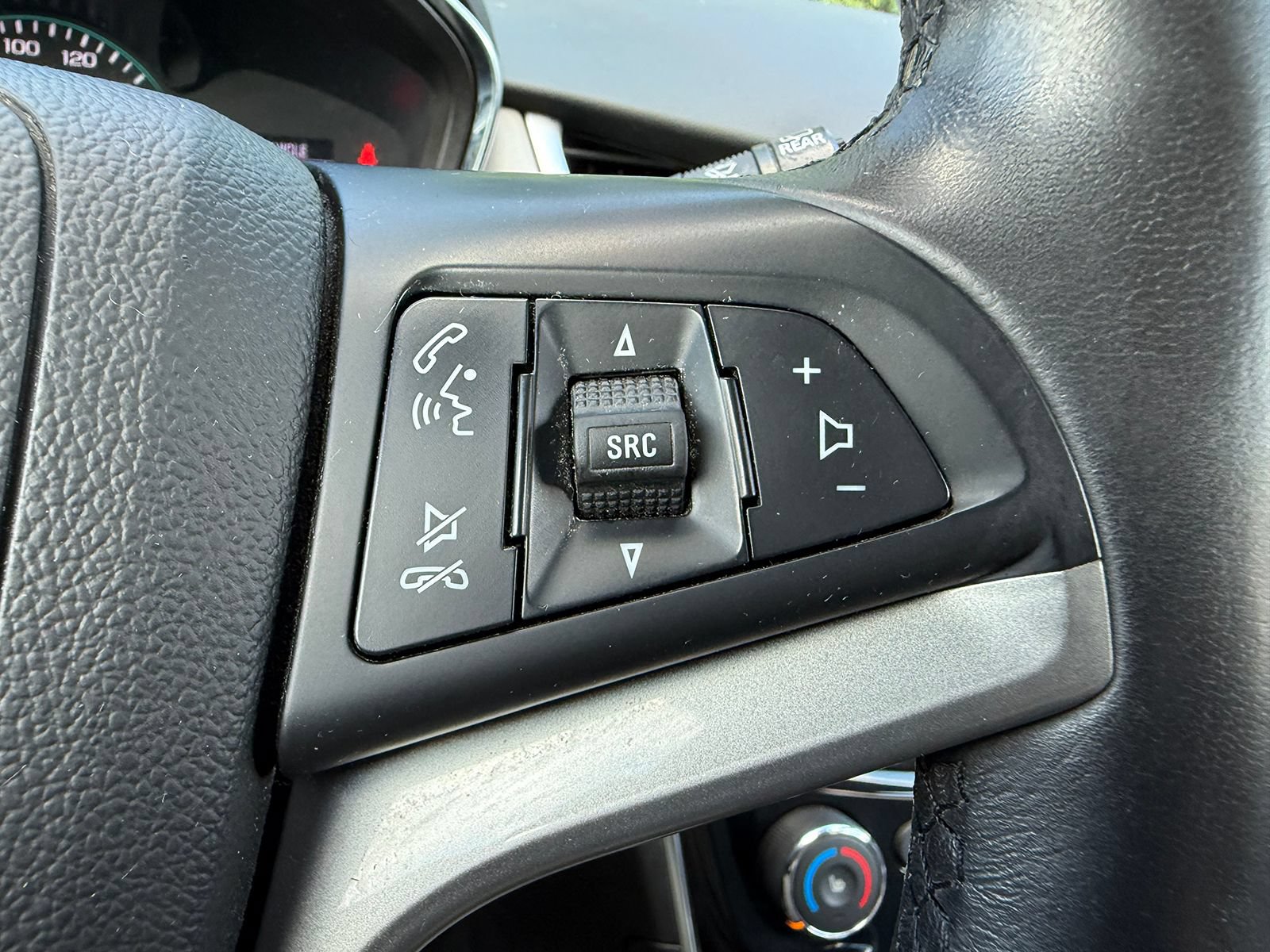 Certified 2020 Chevrolet Trax Premier AWD/4WD image 30