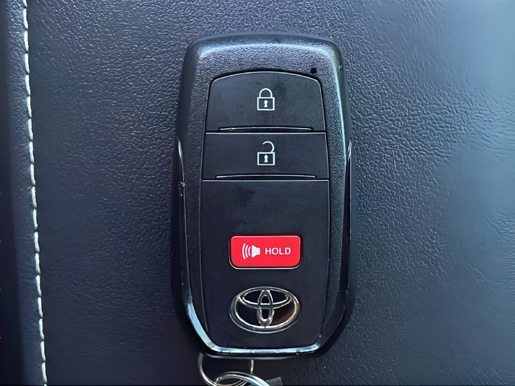 Used 2025 Toyota Corolla SE FWD image 32