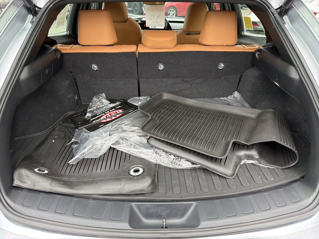 Used 2023 Lexus UX 250h AWD w/ Premium Package image 39