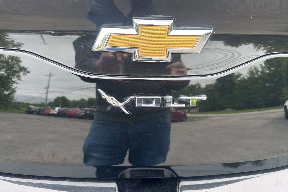 Used 2018 Chevrolet Volt LT w/ Comfort Package FWD image 23