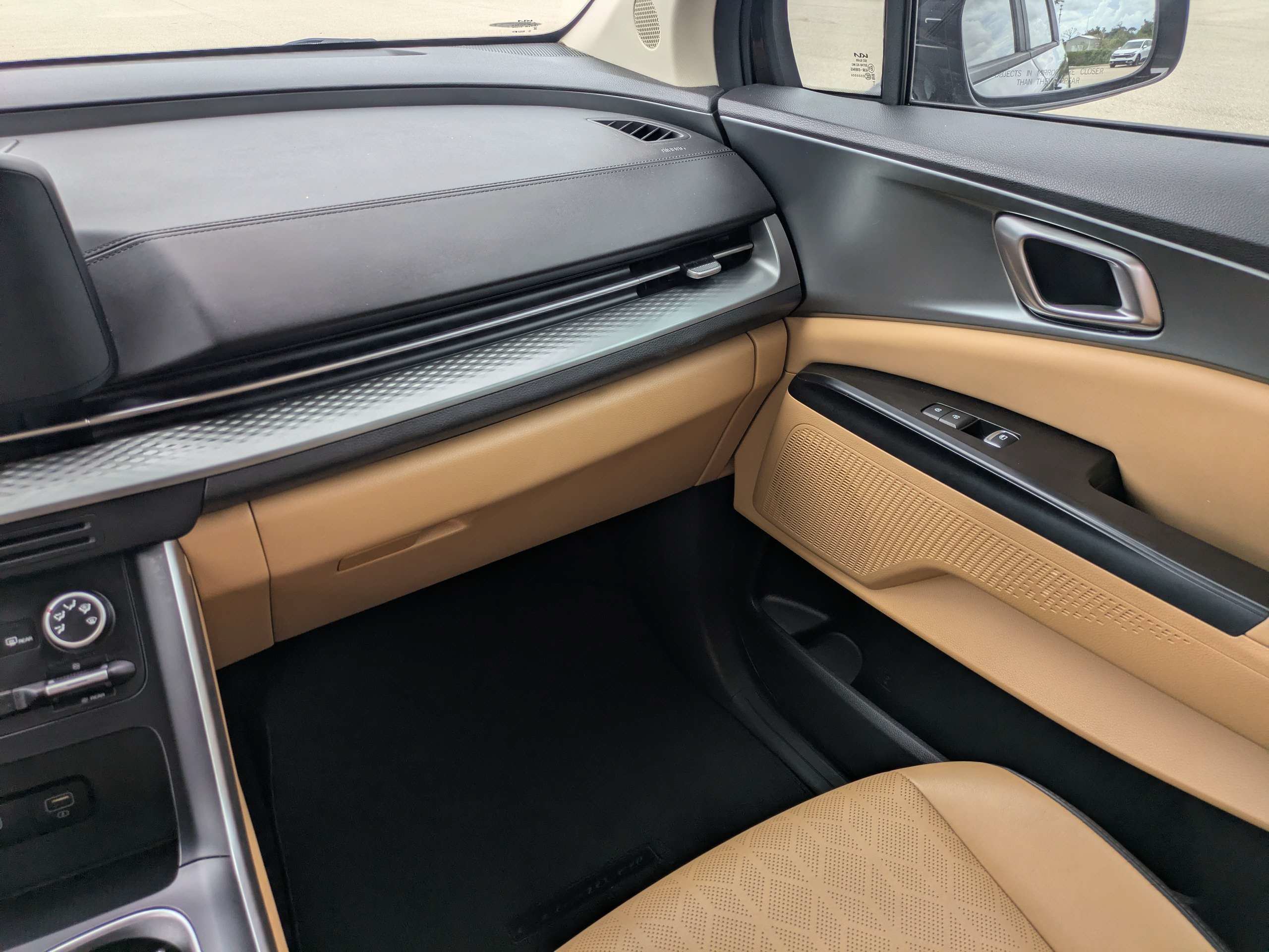 Certified 2022 Kia Carnival LX FWD image 17