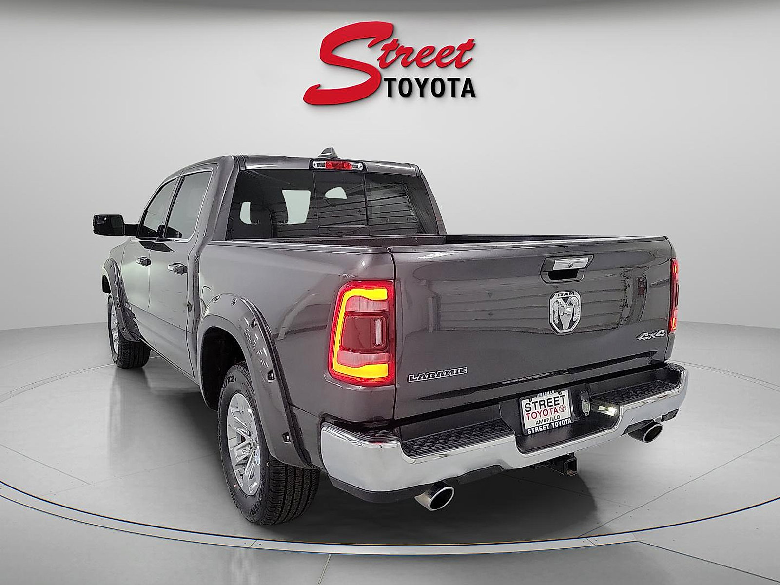 Used 2021 RAM 1500 Laramie AWD/4WD image 2