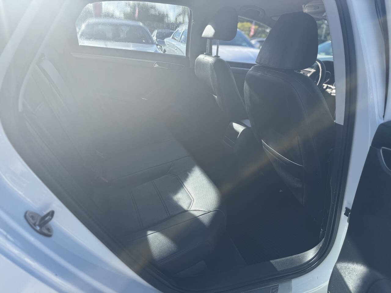 Used 2016 Volkswagen Passat 1.8T R-Line w/ R-Line Lighting Package image 5