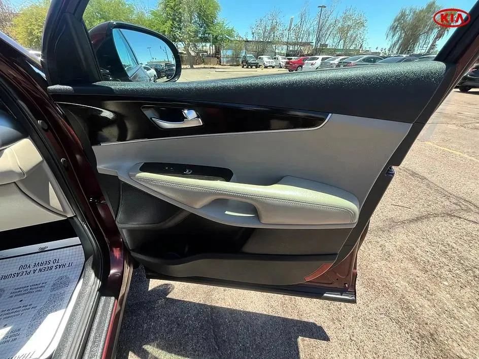 Used 2019 Kia Sorento FWD V6 image 16
