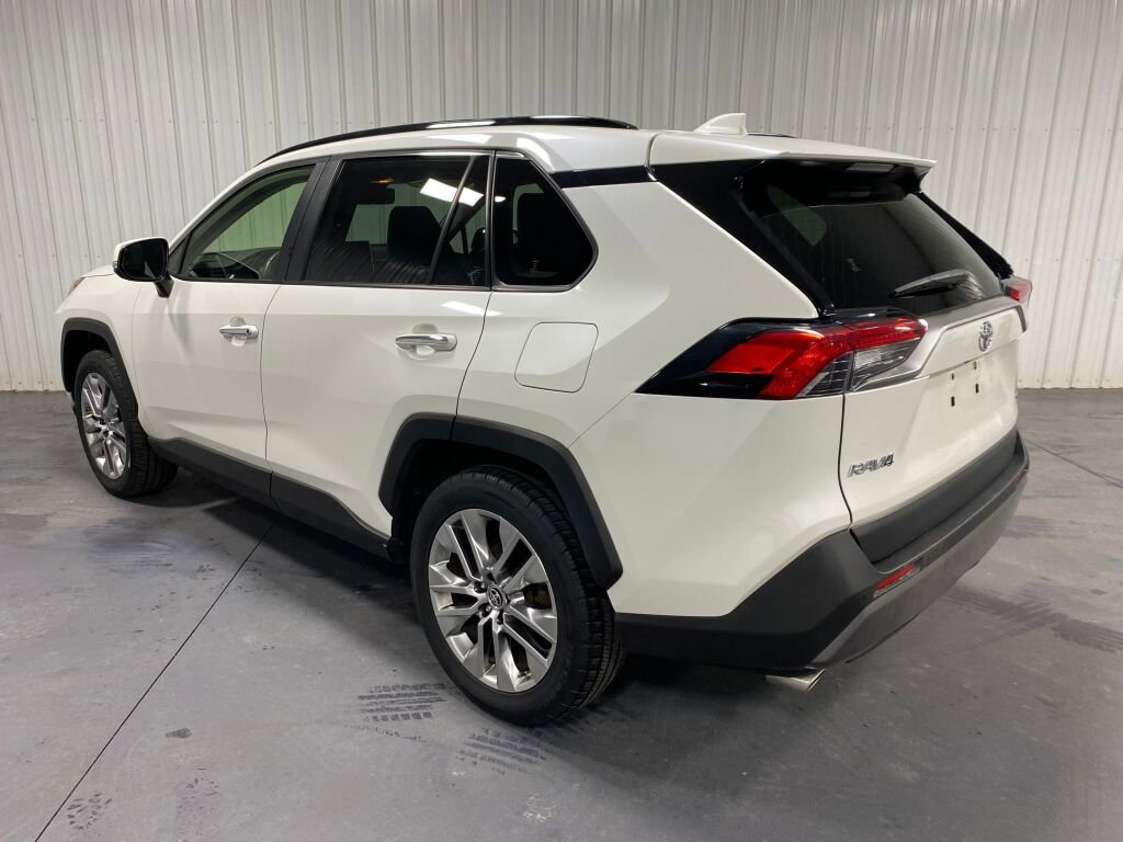 Used 2019 Toyota RAV4 Limited w/ Advanced Technology Package AWD/4WD image 3