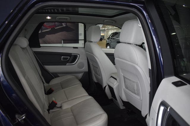 Used 2019 Land Rover Discovery Sport HSE AWD/4WD image 26