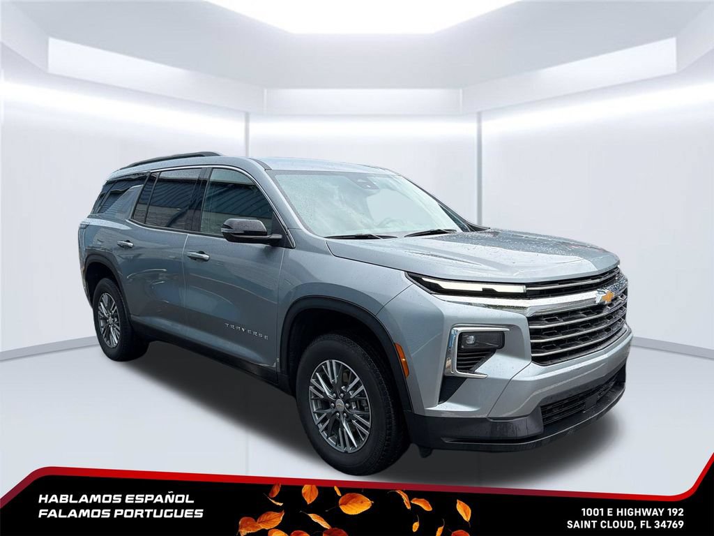 Used 2025 Chevrolet Traverse LT FWD image 7