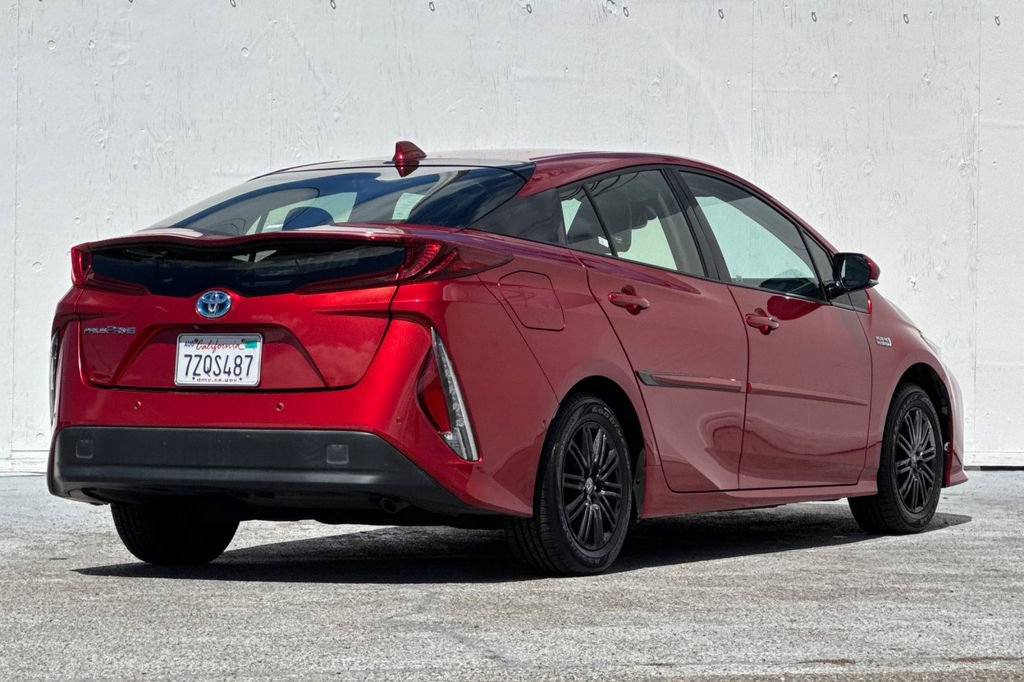 Used 2017 Toyota Prius Prime Advanced FWD image 3