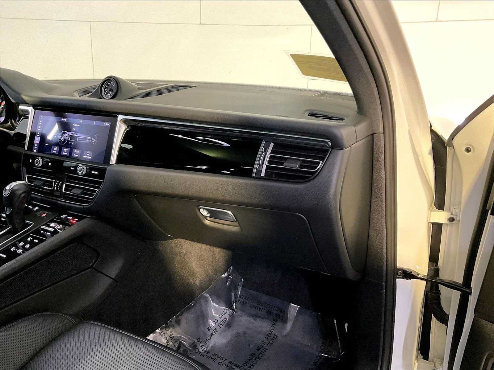 Certified 2023 Porsche Macan AWD/4WD image 22