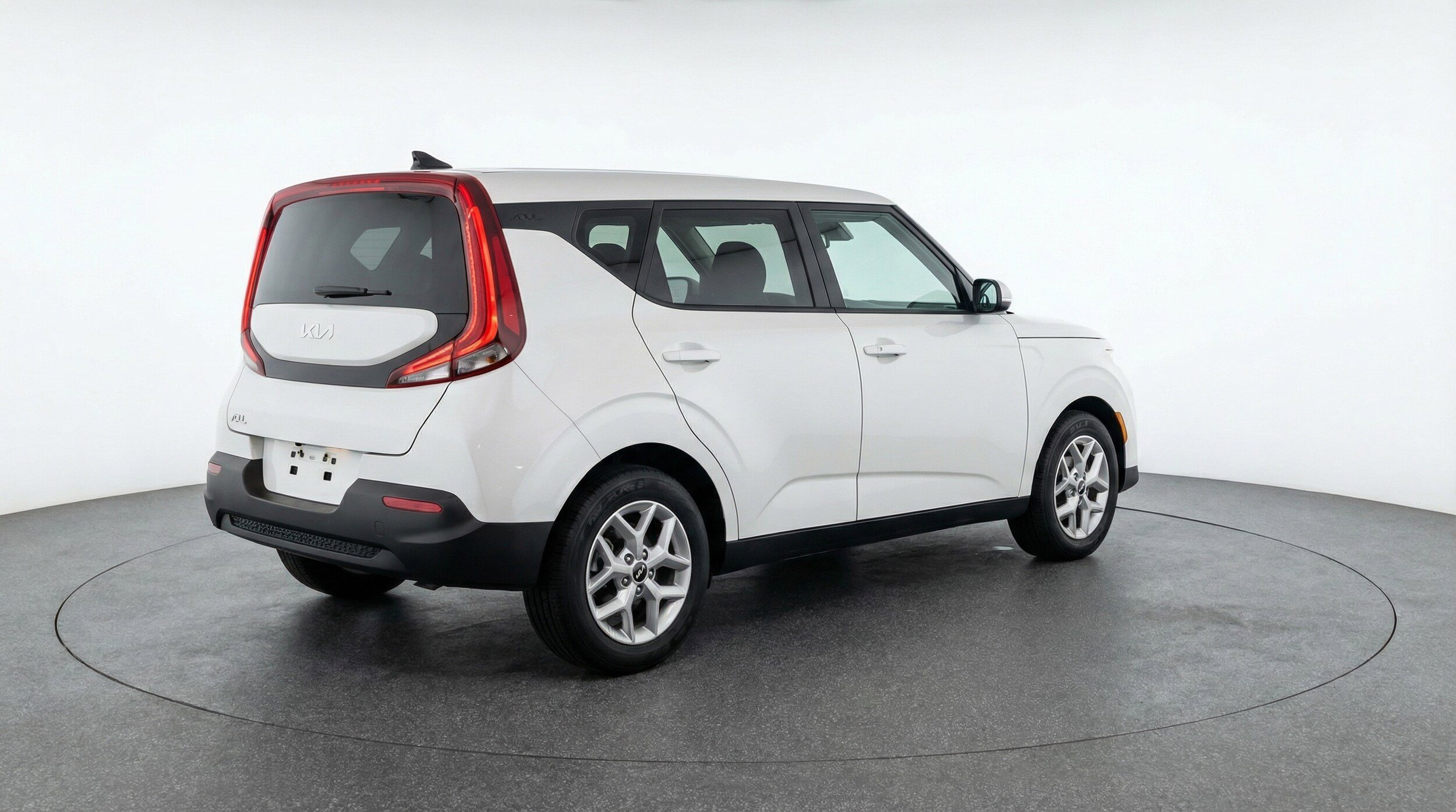 Used 2025 Kia Soul LX w/ LX Technology Package FWD image 7