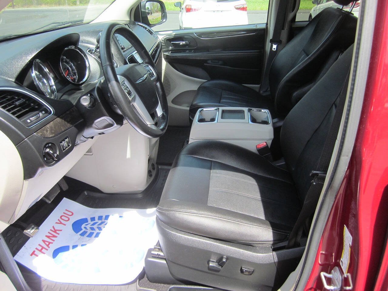 Used 2015 Chrysler Town & Country Touring FWD image 11