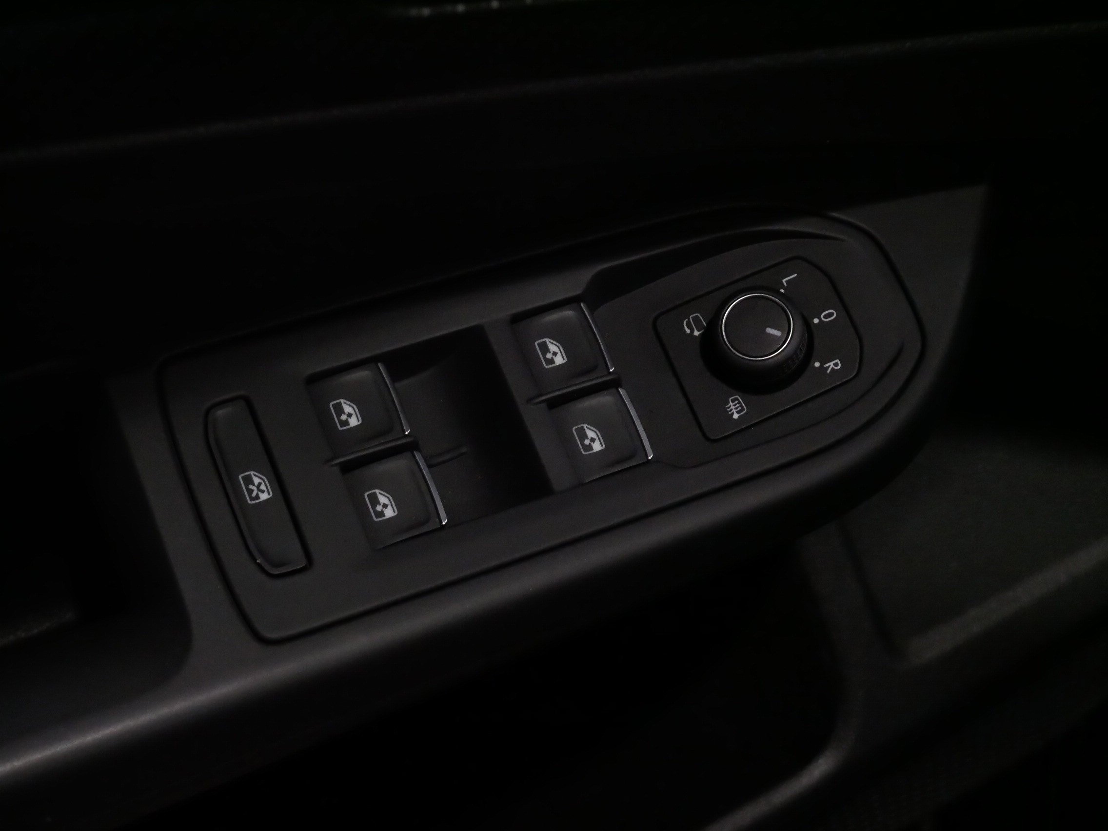 Used 2024 Volkswagen Golf R image 15