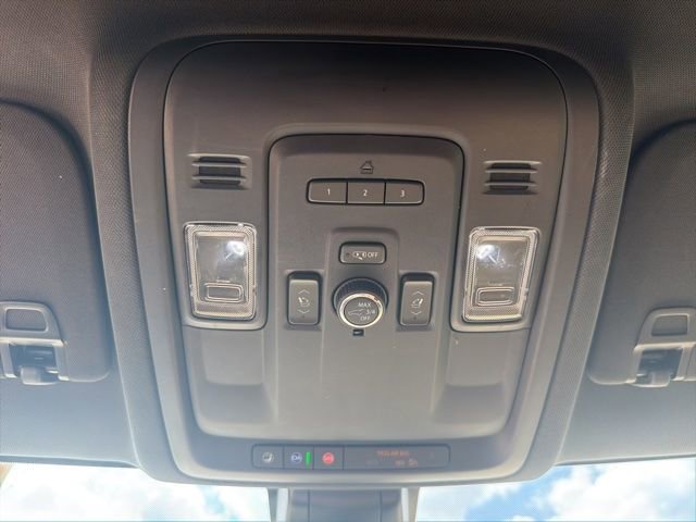 Used 2021 Chevrolet Suburban Premier RWD image 28