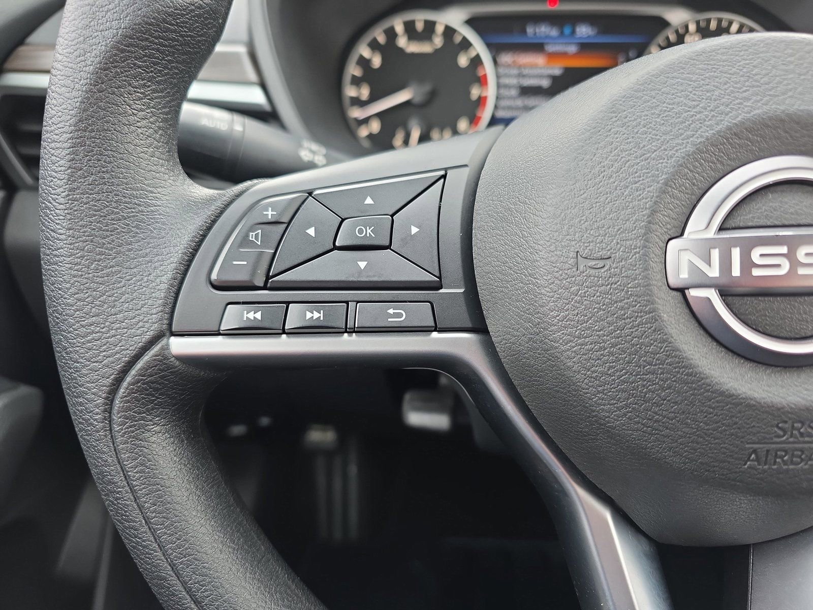 Used 2024 Nissan Altima 2.5 SV image 16