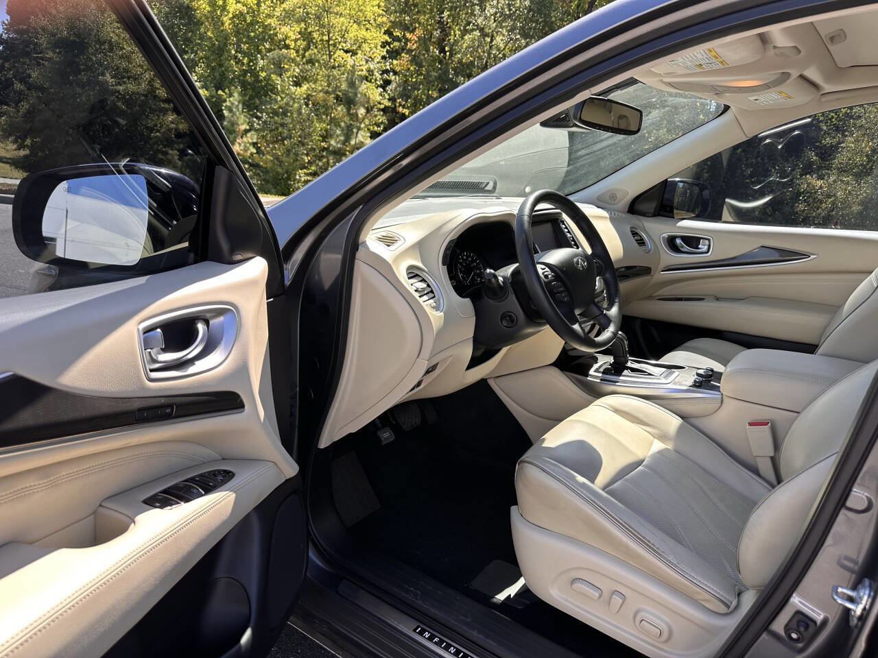 Used 2019 INFINITI QX60 Luxe w/ Essential Package image 15