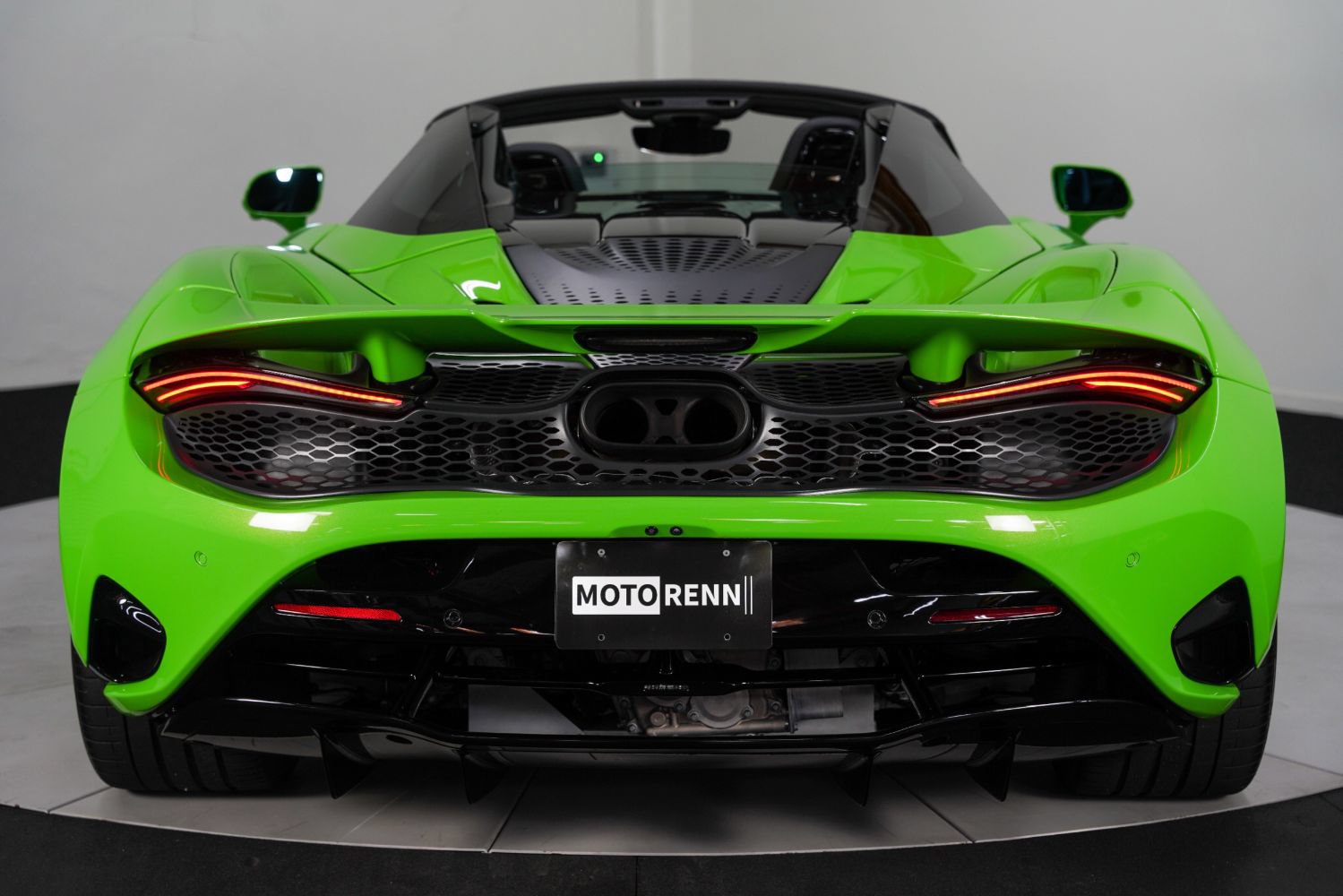 Used 2024 McLaren 750S Spider RWD image 7
