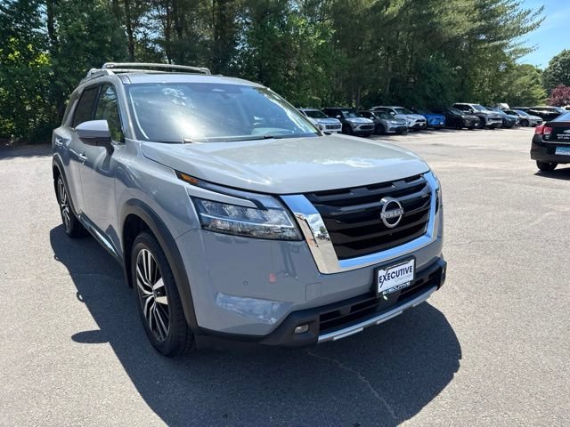 Used 2024 Nissan Pathfinder Platinum w/ Cargo Package AWD/4WD image 4