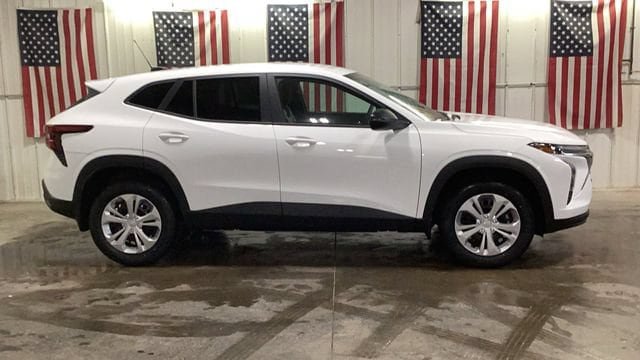 New 2026 Chevrolet Trax LS w/ Driver Confidence Package FWD image 17
