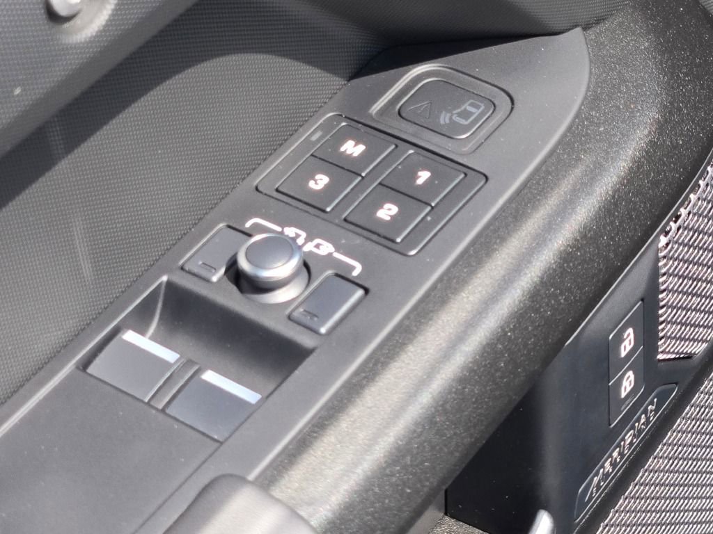 Used 2022 Land Rover Defender 90 Carpathian Edition image 18