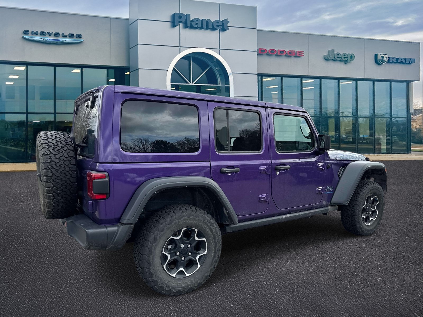Used 2023 Jeep Wrangler Unlimited Rubicon 4xe w/ Cold Weather Group AWD/4WD image 2