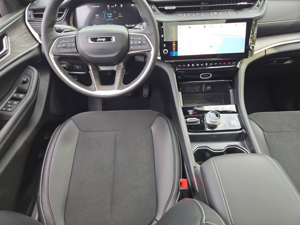 New 2027 Jeep Grand Cherokee Altitude AWD/4WD image 2