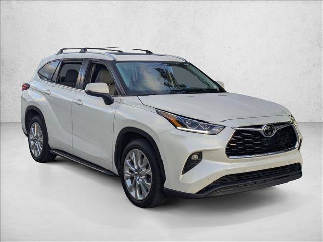 Used 2021 Toyota Highlander Limited FWD image 2