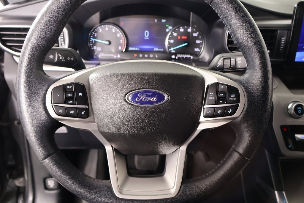 Used 2023 Ford Explorer XLT w/ Equipment Group 202A image 3
