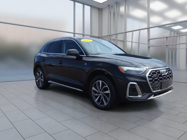 Used 2023 Audi Q5 2.0T Premium w/ Convenience Package AWD/4WD image 2
