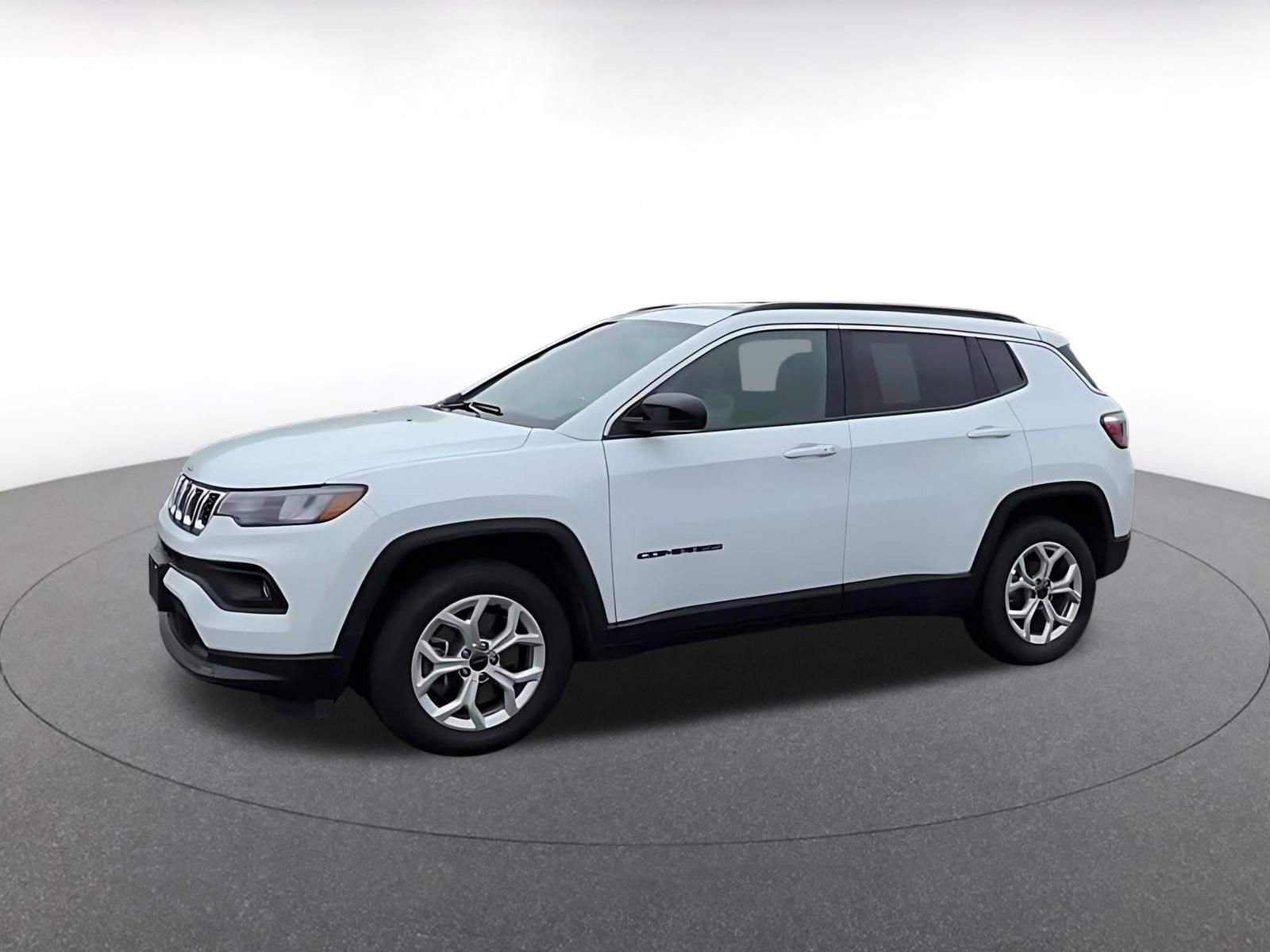Used 2025 Jeep Compass Latitude AWD/4WD image 8