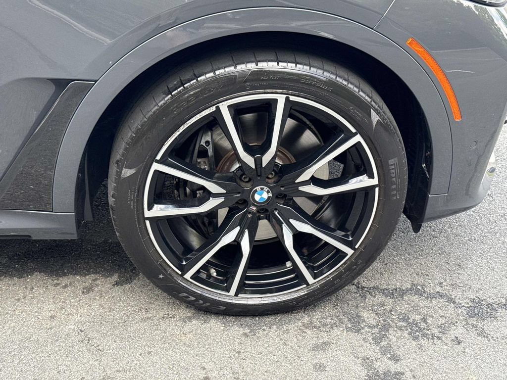 Used 2021 BMW X7 xDrive40i w/ M Sport Package AWD/4WD image 14