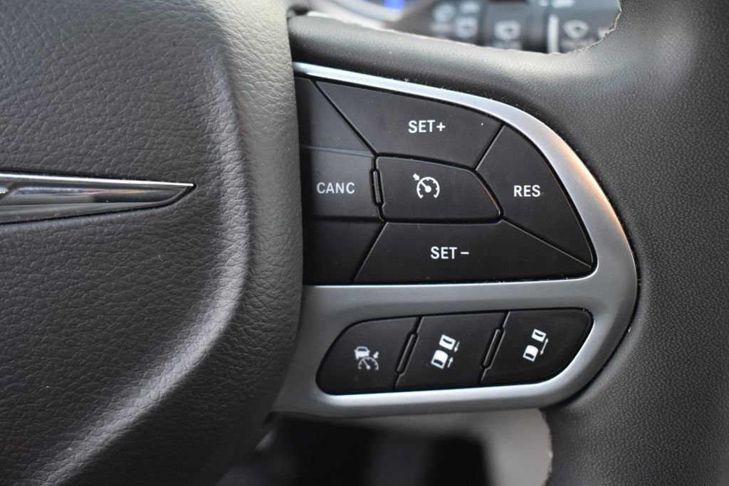 Used 2024 Chrysler Pacifica Touring-L FWD image 35