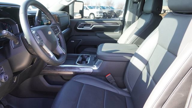 Used 2025 Chevrolet Silverado 3500 LTZ w/ LTZ Texas Edition image 19