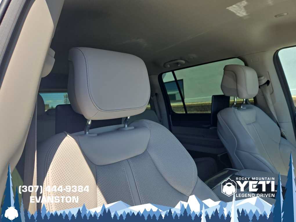 Used 2022 Jeep Wagoneer Series III w/ Rear Seat Video Group 1 AWD/4WD image 12
