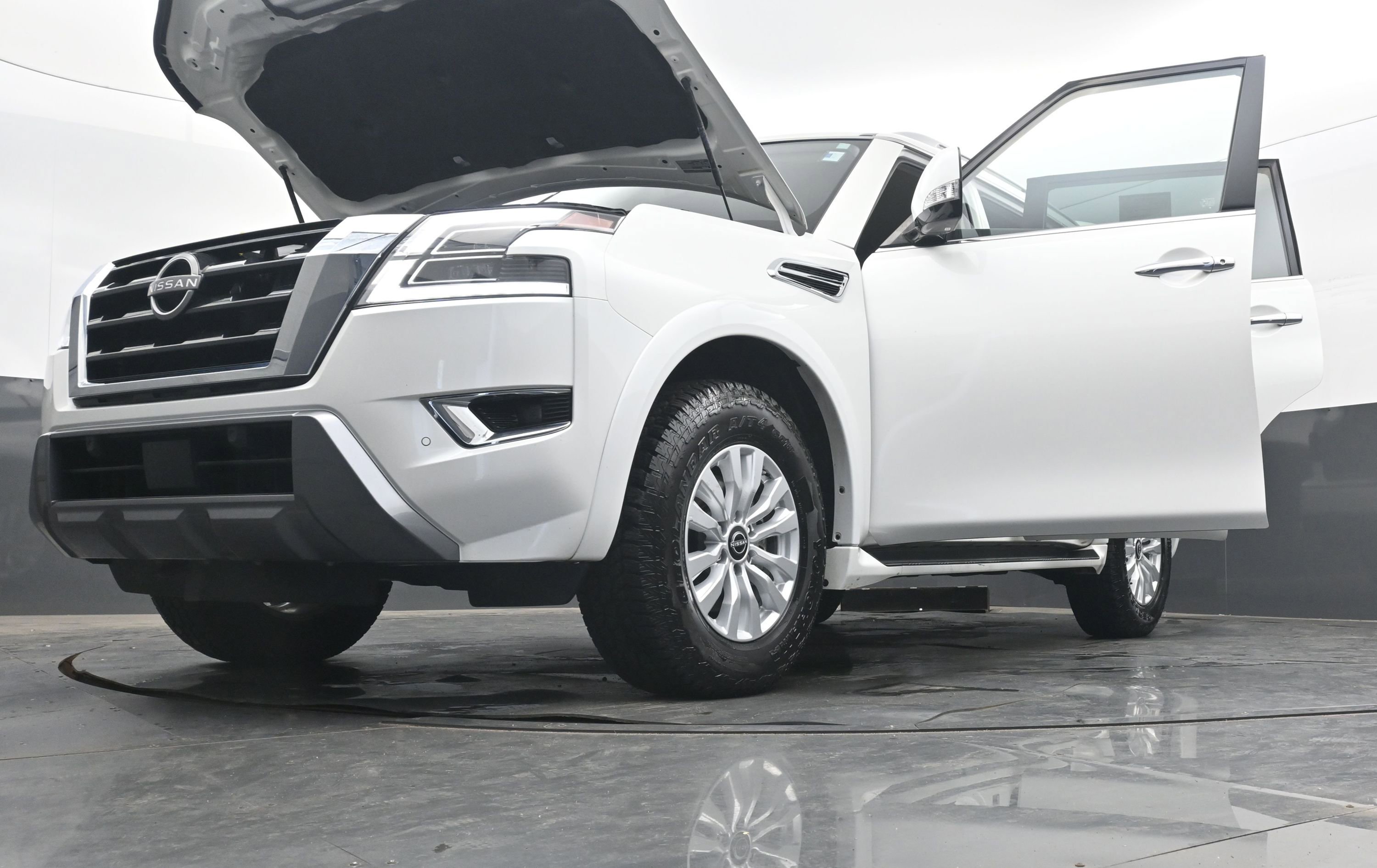 Certified 2024 Nissan Armada SV image 40