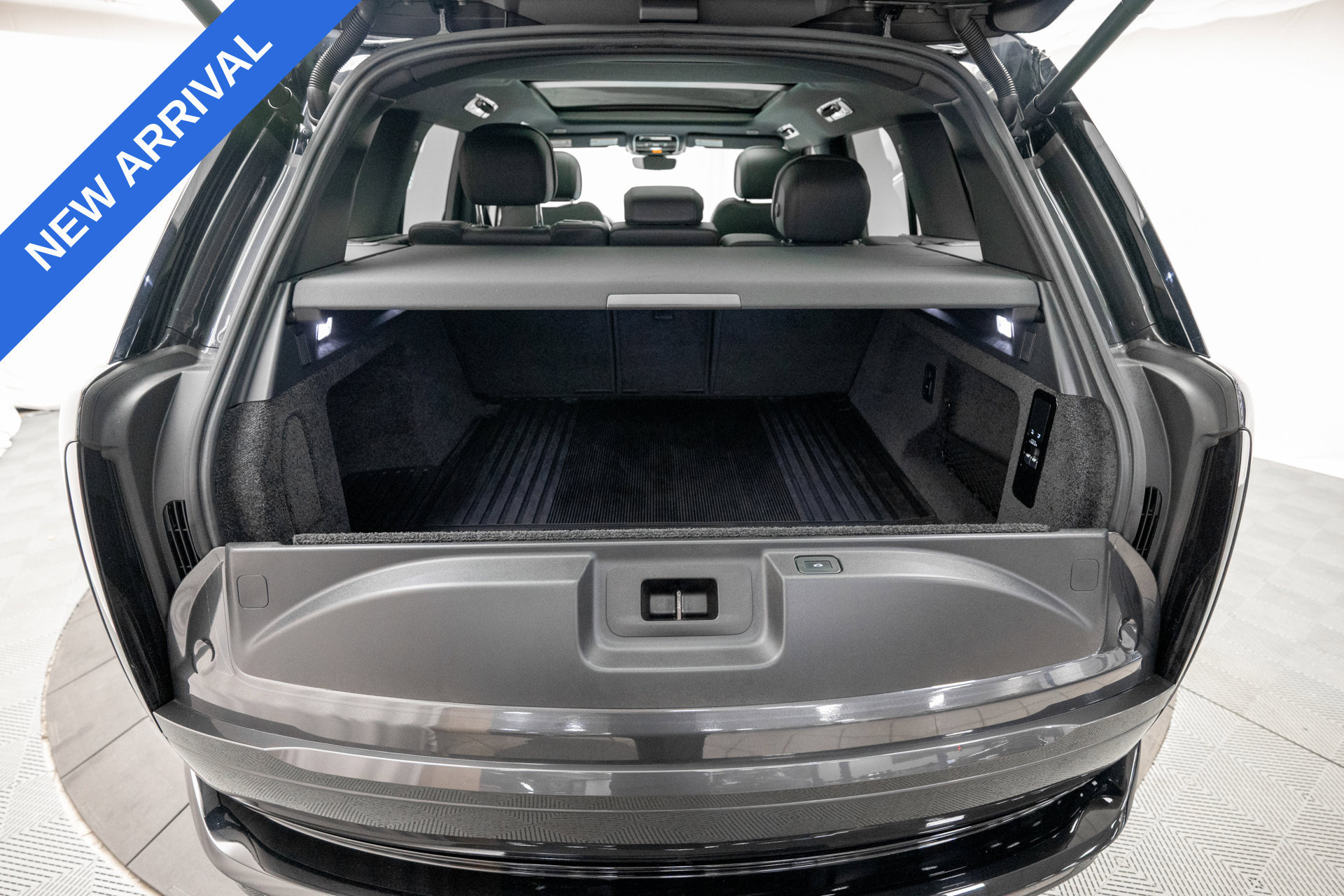 Used 2025 Land Rover Range Rover SE AWD/4WD image 34