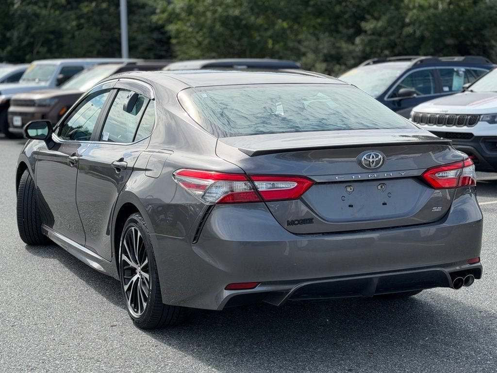 Used 2018 Toyota Camry SE w/ Moonroof Package FWD image 3