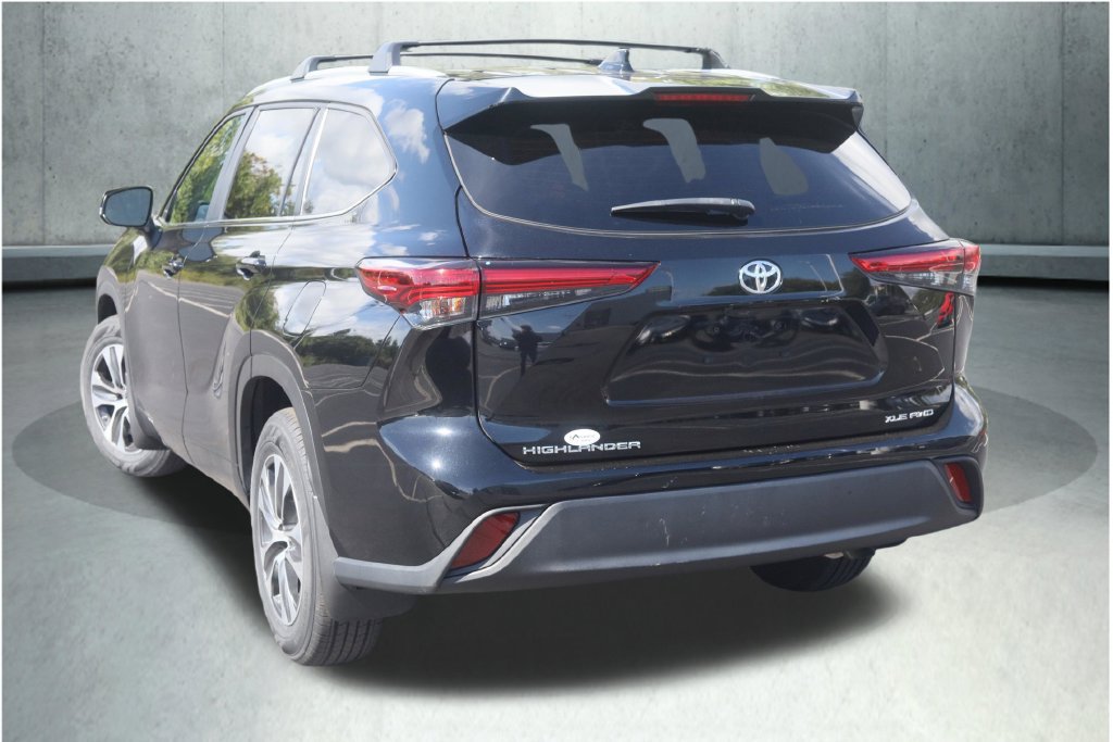 Used 2023 Toyota Highlander XLE AWD/4WD image 27