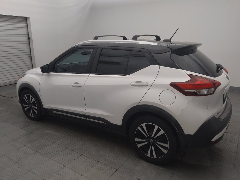Used 2018 Nissan Kicks SR w/ Premium Package FWD image 3