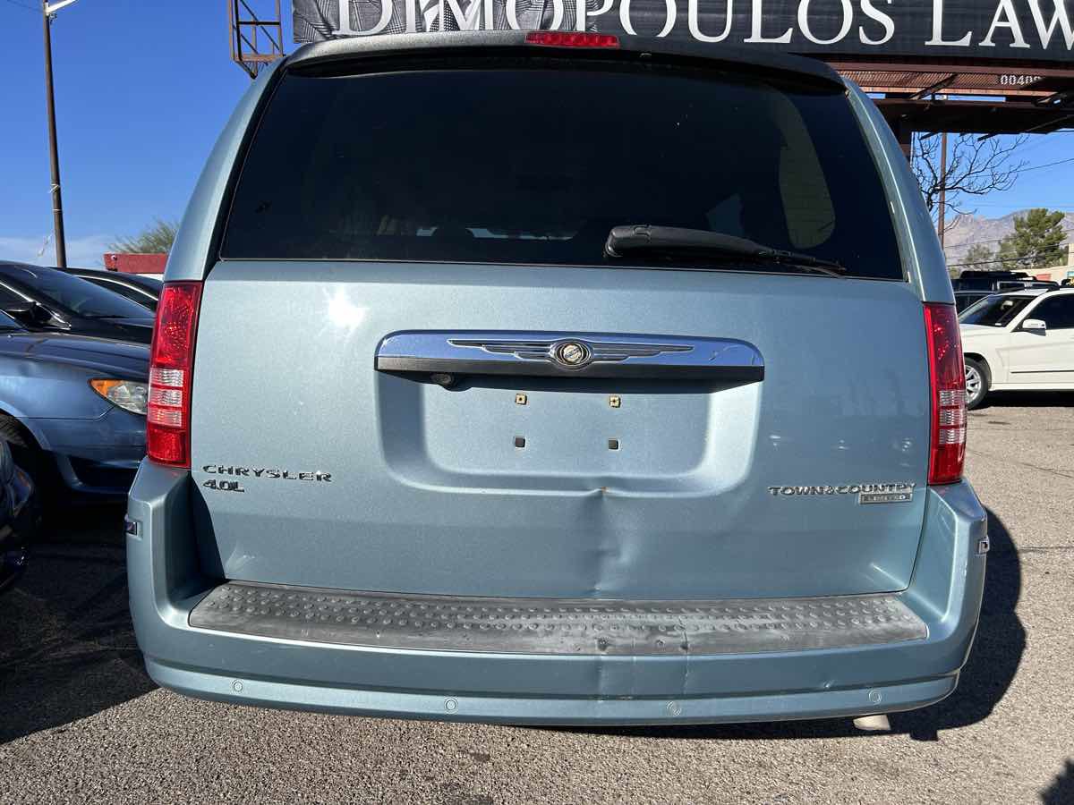 Used 2010 Chrysler Town & Country Limited FWD image 8