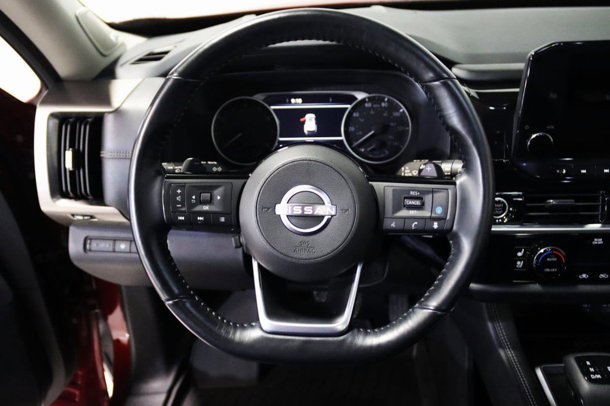 Used 2022 Nissan Pathfinder Platinum w/ Cargo Package image 40