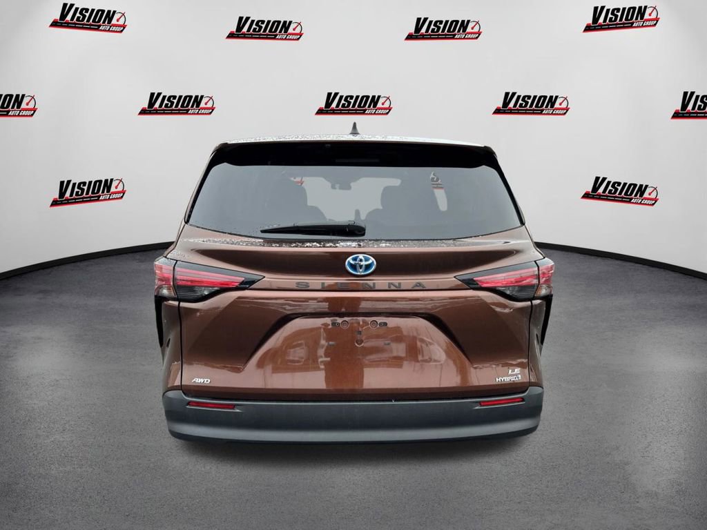 Used 2021 Toyota Sienna LE image 6