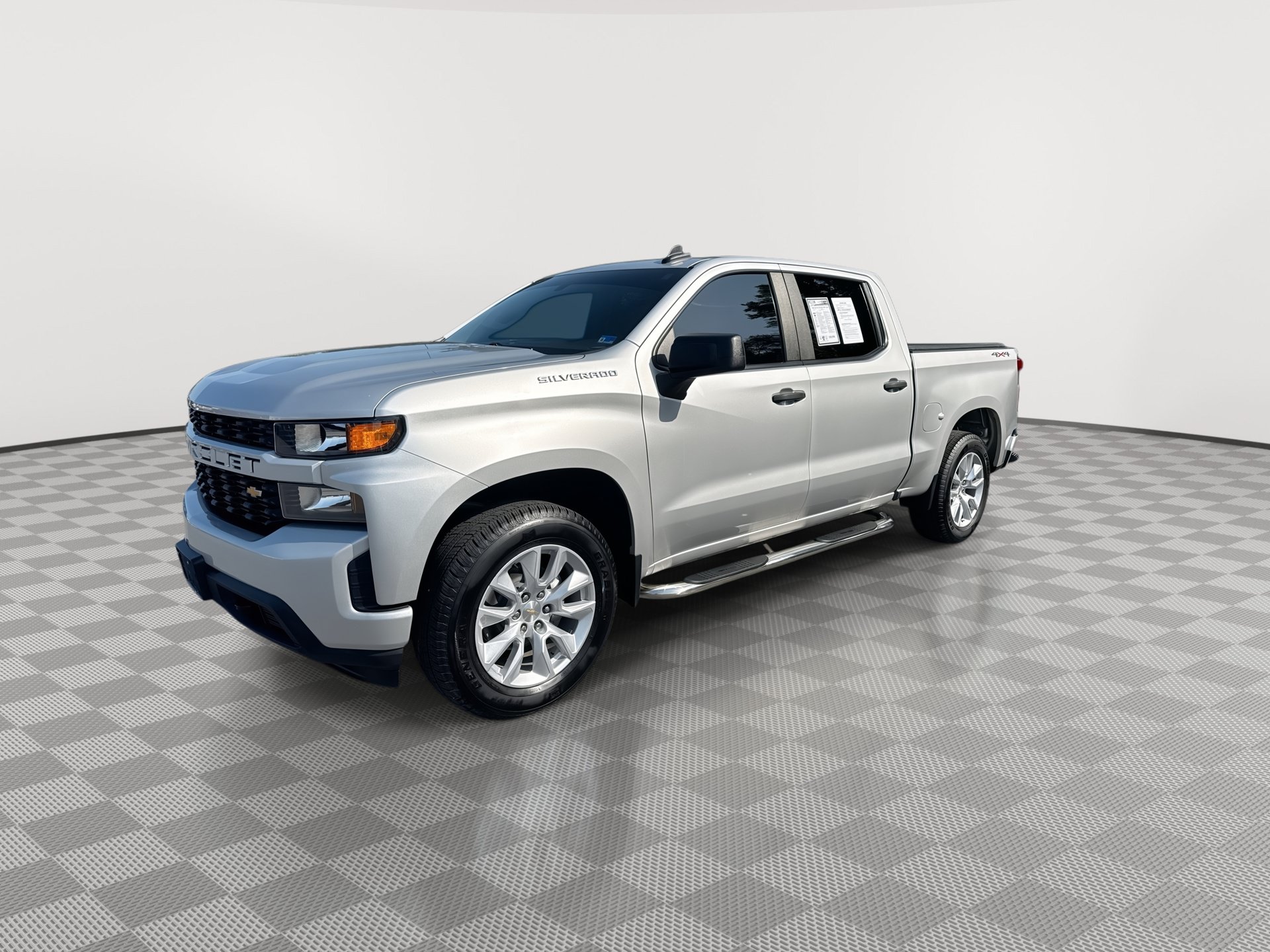 Used 2020 Chevrolet Silverado 1500 Custom w/ Custom Value Package AWD/4WD image 4