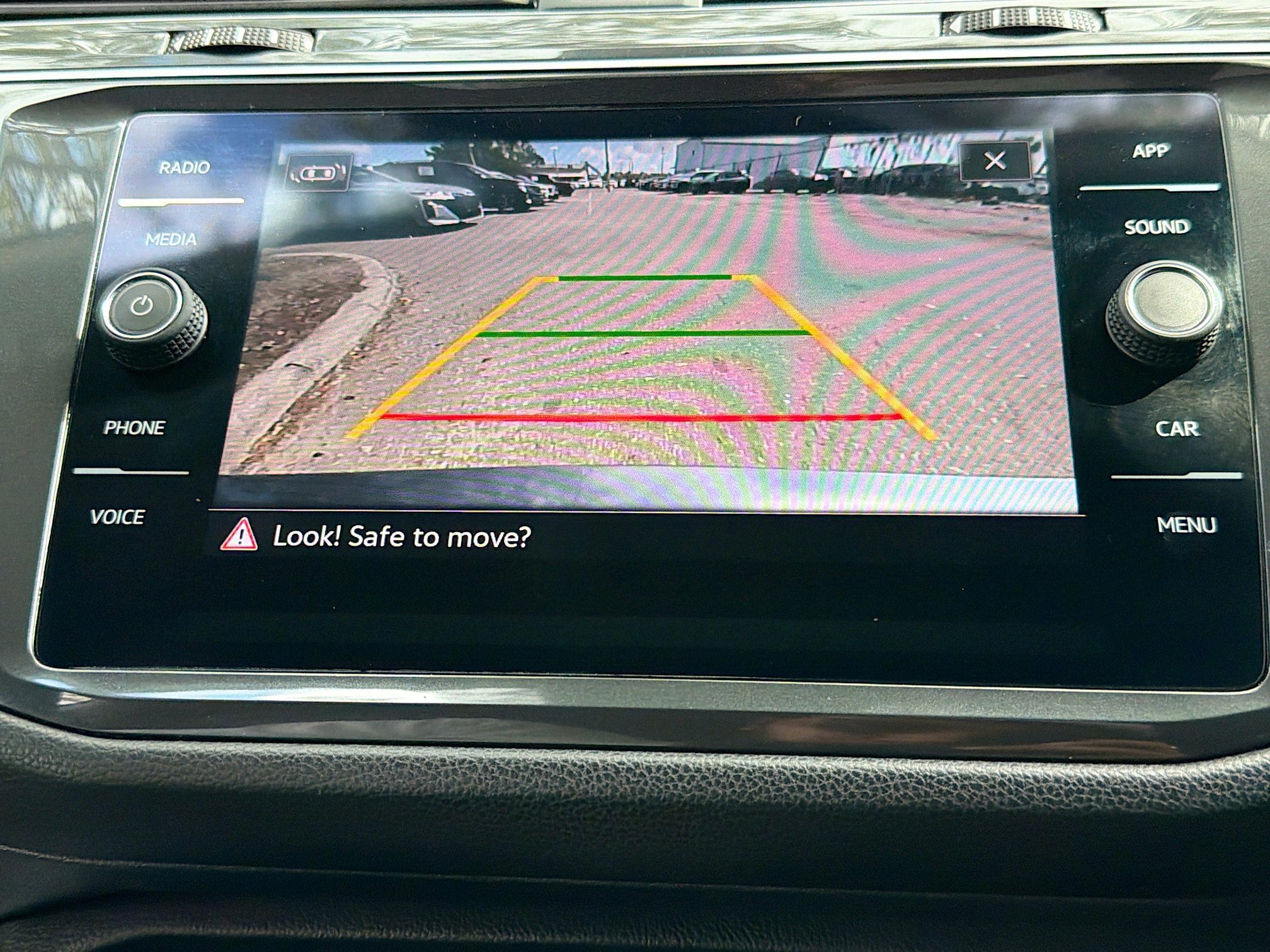 Used 2022 Volkswagen Tiguan SE image 32